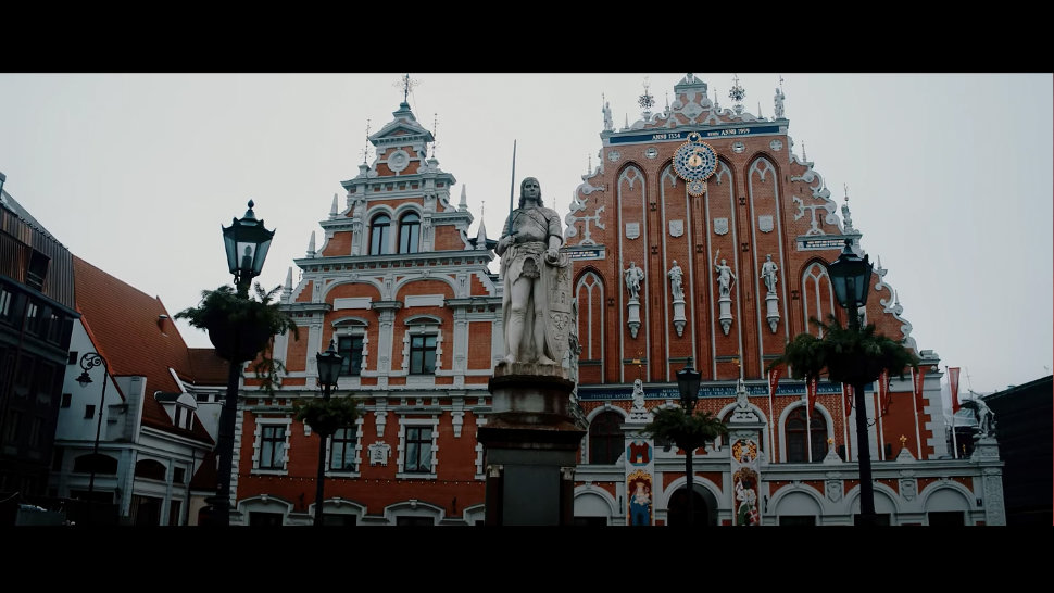 Объектив Sirui 24mm f/2.8 Anamorphic Micro 4/3 Объектив Sirui 24mm f/2.8 Anamorphic Micro 4/3