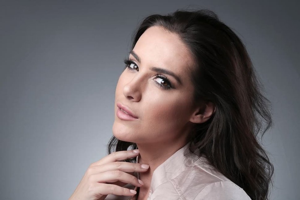 Фон Lastolite LL LB67GW 1.8x2.15m Белый/Серый Фон Lastolite LL LB67GW 1.8x2.15m Белый/Серый