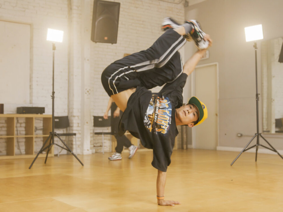 Осветитель amaran P60C RGBWW Осветитель amaran P60C RGBWW