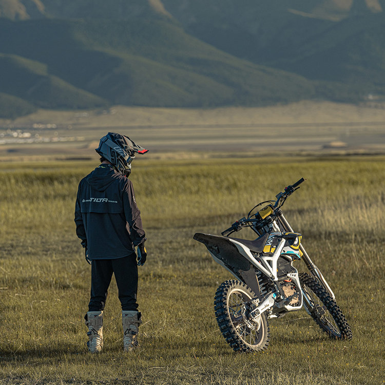 Куртка Tilta Air Windbreaker M Серая Куртка Tilta Air Windbreaker M Серая