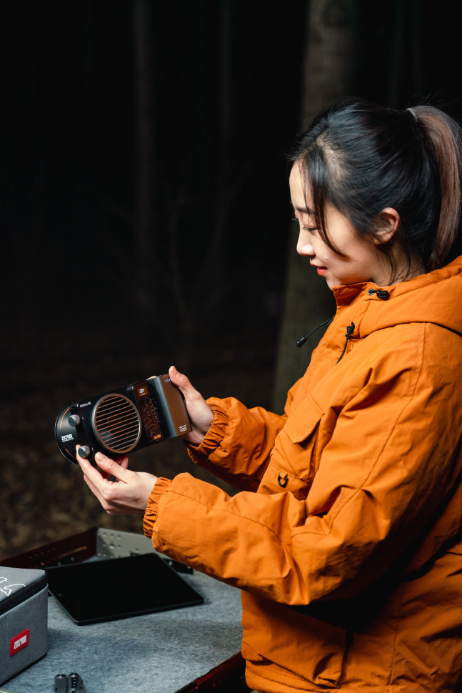 Осветитель Zhiyun MOLUS X100 Осветитель Zhiyun MOLUS X100