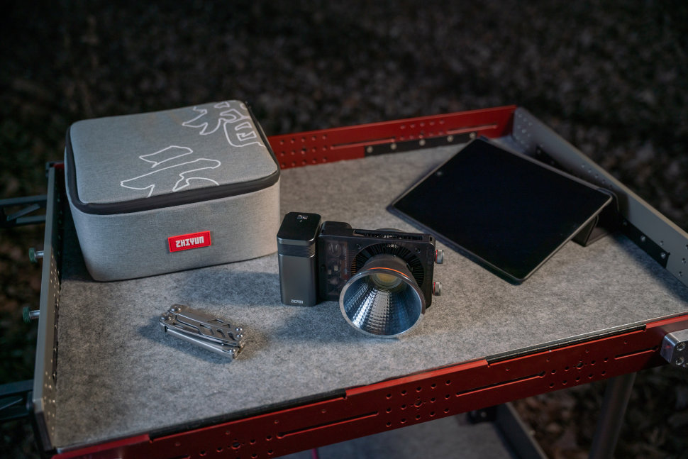 Осветитель Zhiyun MOLUS X100 Осветитель Zhiyun MOLUS X100