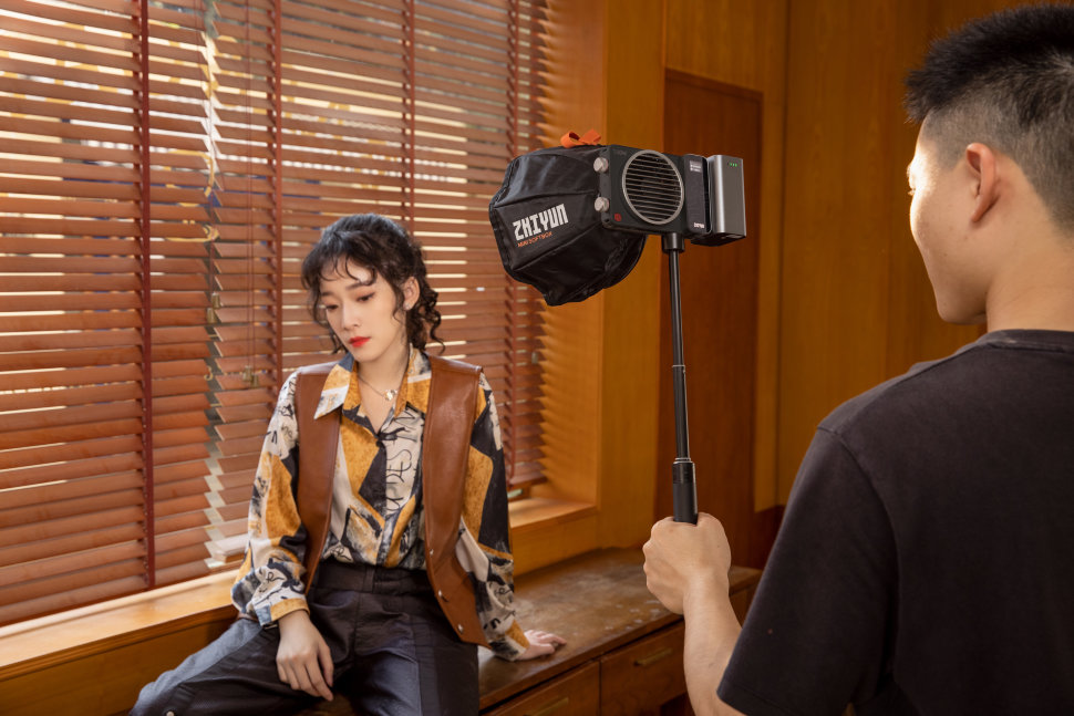 Осветитель Zhiyun MOLUS X100 Осветитель Zhiyun MOLUS X100