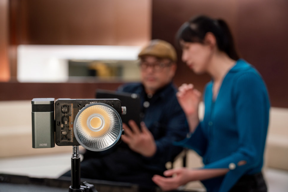 Осветитель Zhiyun MOLUS X100 Осветитель Zhiyun MOLUS X100