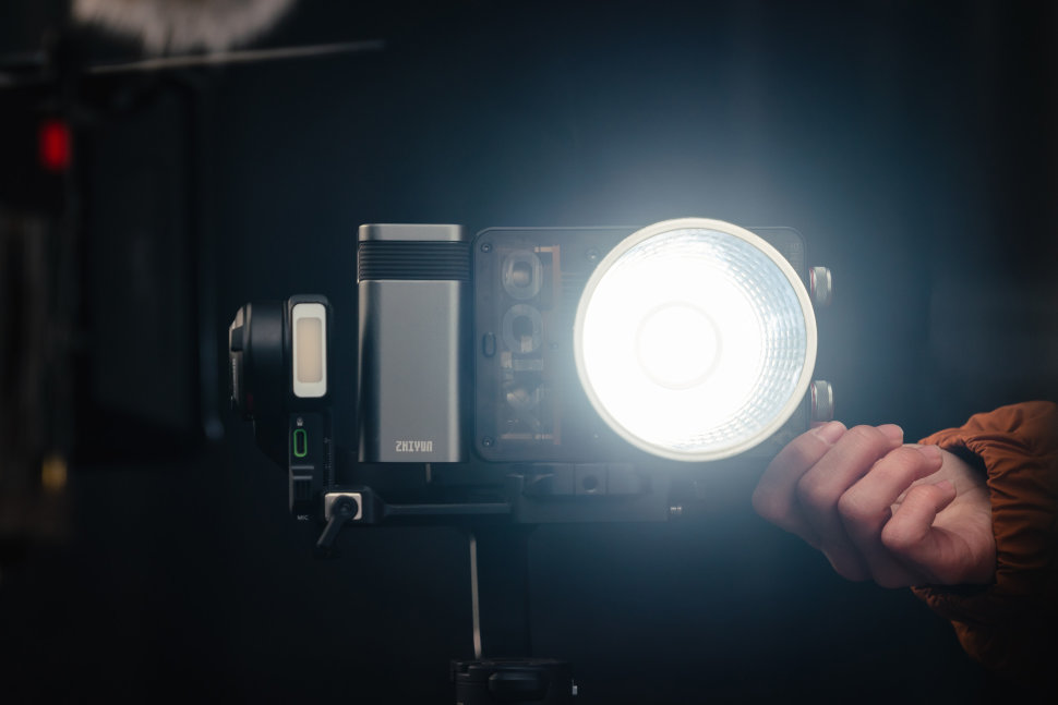 Осветитель Zhiyun MOLUS X100 Combo Осветитель Zhiyun MOLUS X100 Combo