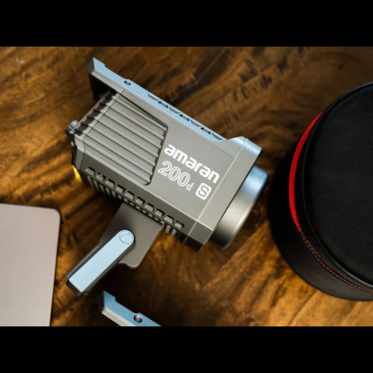 Осветитель amaran 200d S Осветитель amaran 200d S