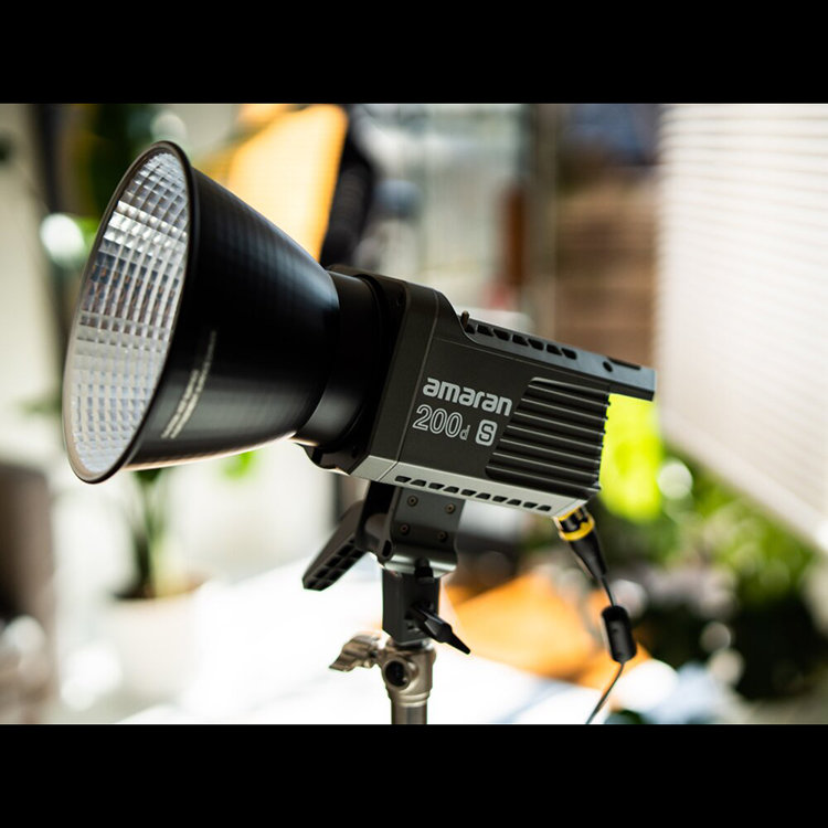 Осветитель amaran 200d S Осветитель amaran 200d S