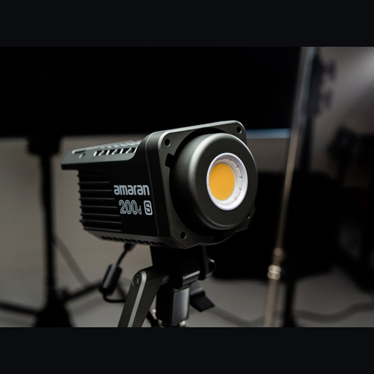 Осветитель amaran 200d S Осветитель amaran 200d S