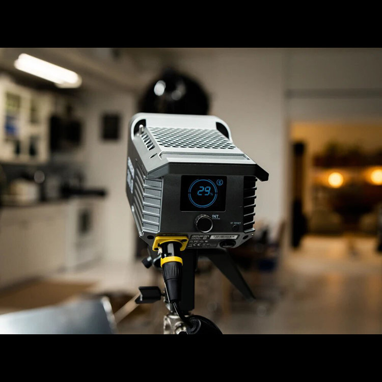 Осветитель amaran 200d S Осветитель amaran 200d S