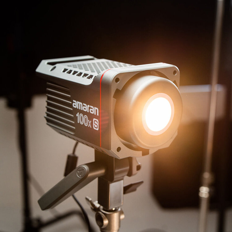 Осветитель amaran 100x S Осветитель amaran 100x S