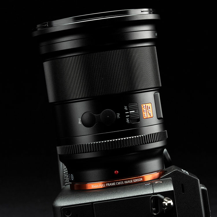 Объектив Viltrox AF 16mm F1.8 E-mount Объектив Viltrox AF 16mm F1.8 E-mount