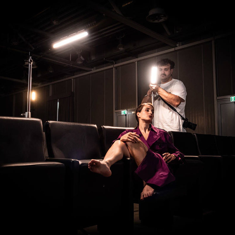 Осветитель Zhiyun FIVERAY V60 Combo Чёрный Осветитель Zhiyun FIVERAY V60 Combo Чёрный