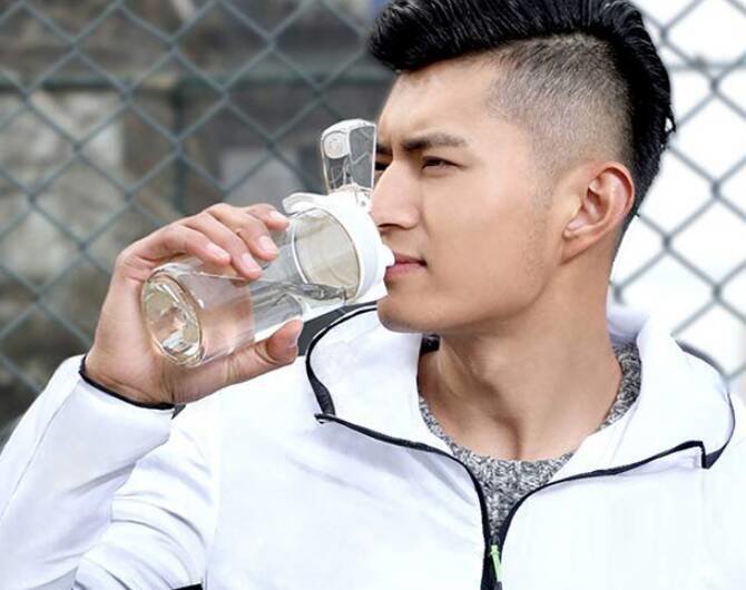 Бутылка для воды QuanGe Hello Life Tritan Sports Cup 480мл Серая Бутылка для воды QuanGe Hello Life Tritan Sports Cup 480мл Серая