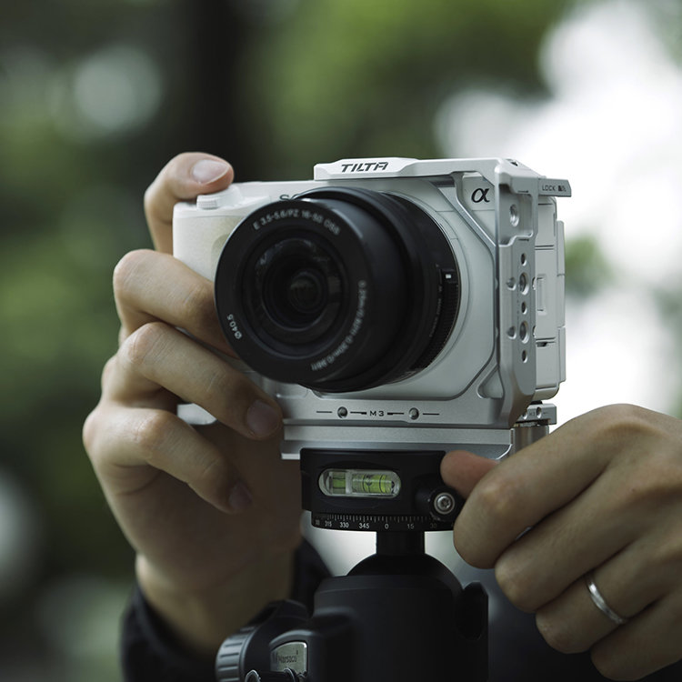 Клетка Tilta Half Cage Lightweight Kit для Sony ZV-E1 Серебро Клетка Tilta Half Cage Lightweight Kit для Sony ZV-E1 Серебро