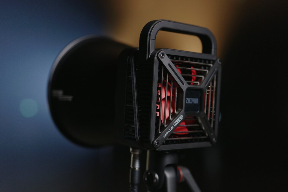 Осветитель Zhiyun MOLUS G300 Осветитель Zhiyun MOLUS G300