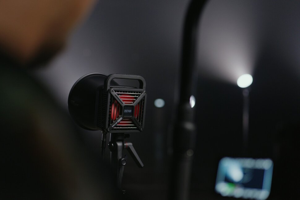 Осветитель Zhiyun MOLUS G300 Осветитель Zhiyun MOLUS G300