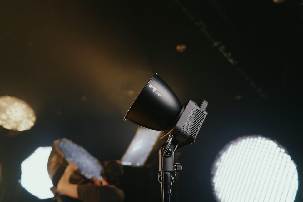 Осветитель Zhiyun MOLUS G300 Осветитель Zhiyun MOLUS G300