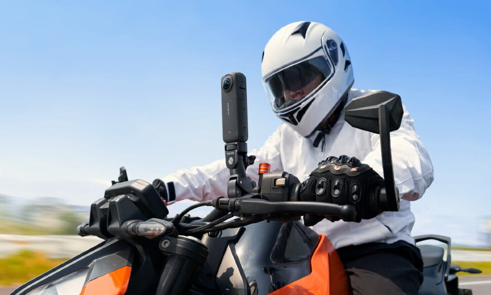 Панорамная экшн-камера Insta360 One X4 Панорамная экшн-камера Insta360 One X4