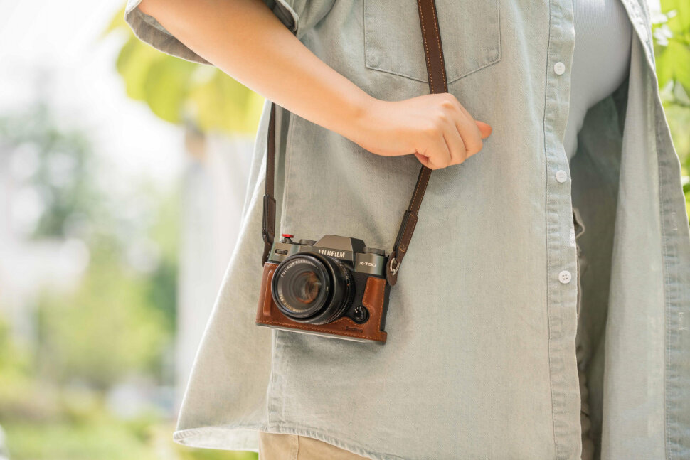 Чехол SmallRig Leather Half Case Kit для Fujifilm X-T50 Коричневый Чехол SmallRig Leather Half Case Kit для Fujifilm X-T50 Коричневый