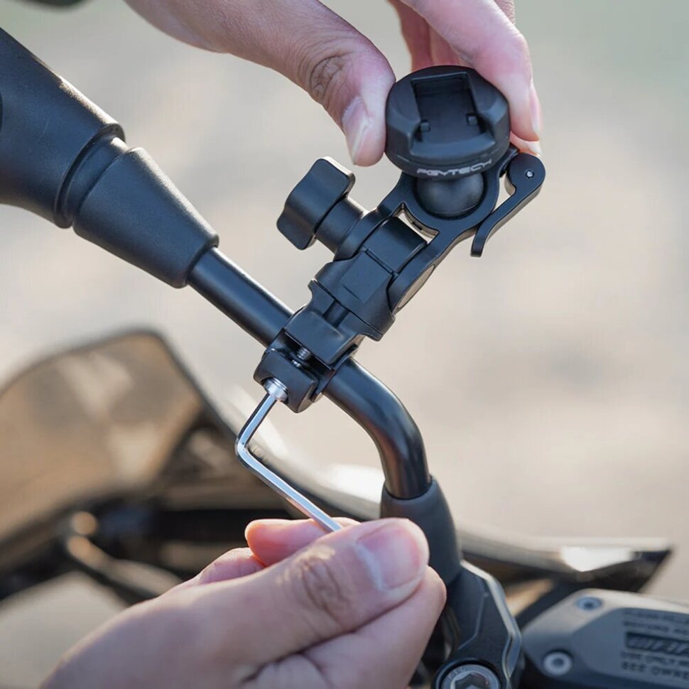 Крепление PGYTECH CapLock на зеркало заднего вида для экшн-камеры Крепление PGYTECH CapLock на зеркало заднего вида для экшн-камеры