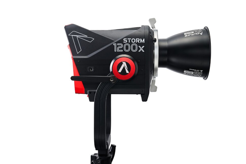 Осветитель Aputure STORM 1200X Осветитель Aputure STORM 1200X