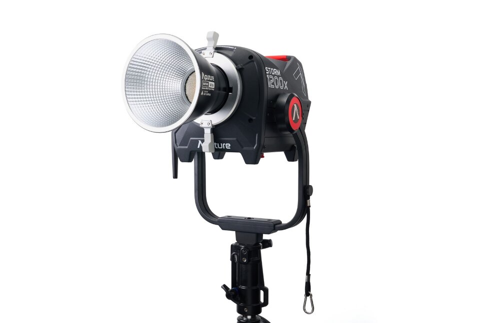 Осветитель Aputure STORM 1200X Осветитель Aputure STORM 1200X