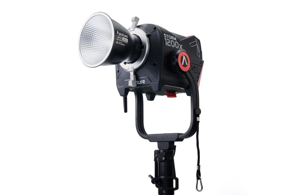 Осветитель Aputure STORM 1200X Осветитель Aputure STORM 1200X