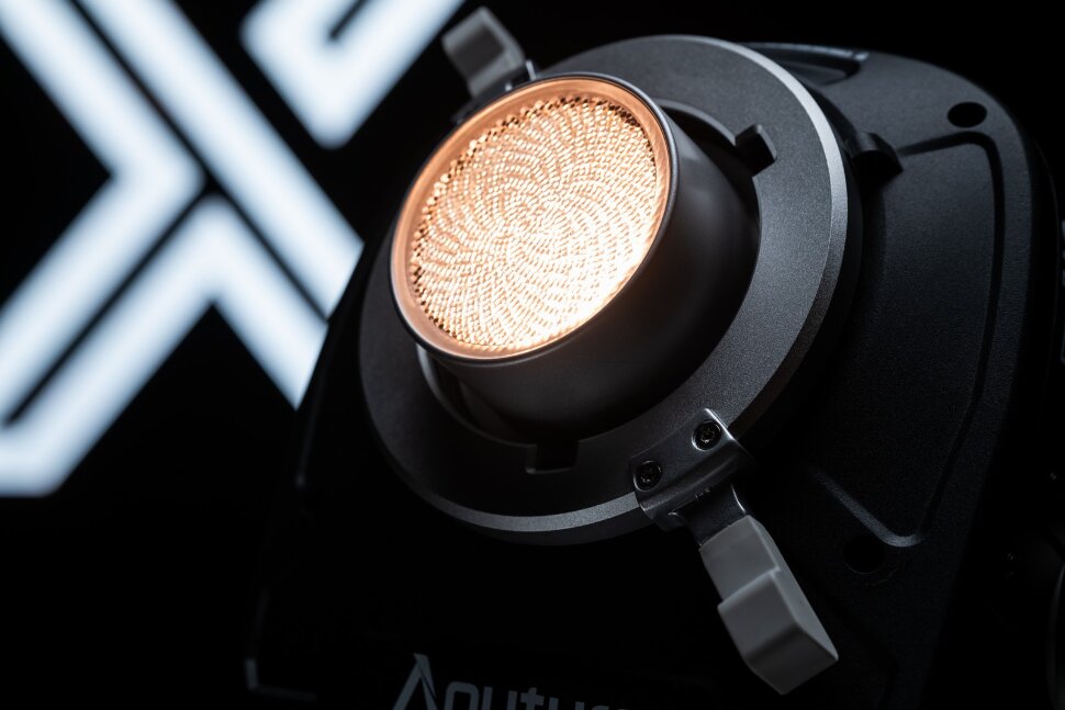 Осветитель Aputure STORM 1200X Осветитель Aputure STORM 1200X