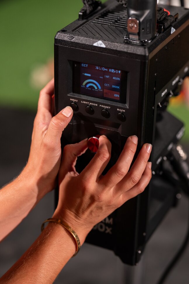 Осветитель Aputure STORM 1200X Осветитель Aputure STORM 1200X