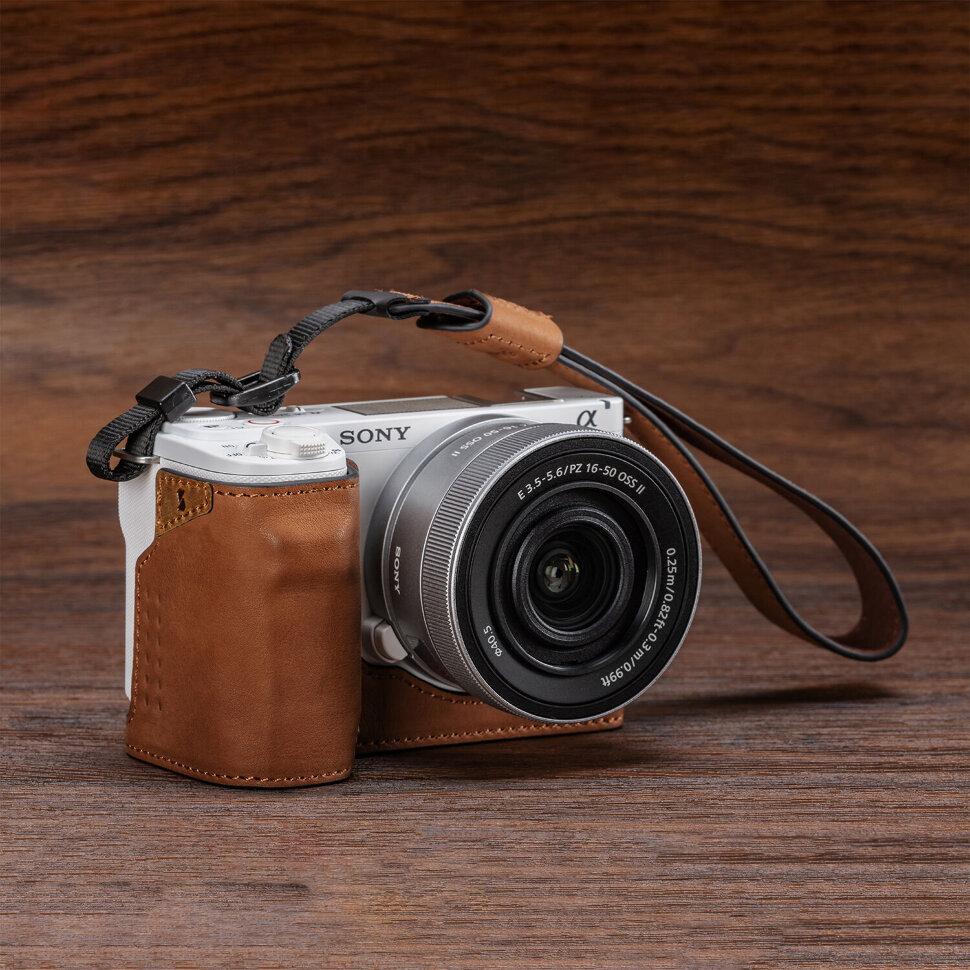 Чехол SmallRig Leather Case Kit для Sony ZV-E10 II Коричневый Чехол SmallRig Leather Case Kit для Sony ZV-E10 II Коричневый