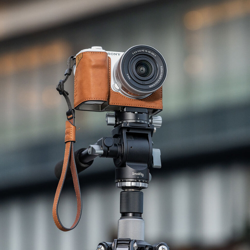 Чехол SmallRig Leather Case Kit для Sony ZV-E10 II Коричневый Чехол SmallRig Leather Case Kit для Sony ZV-E10 II Коричневый