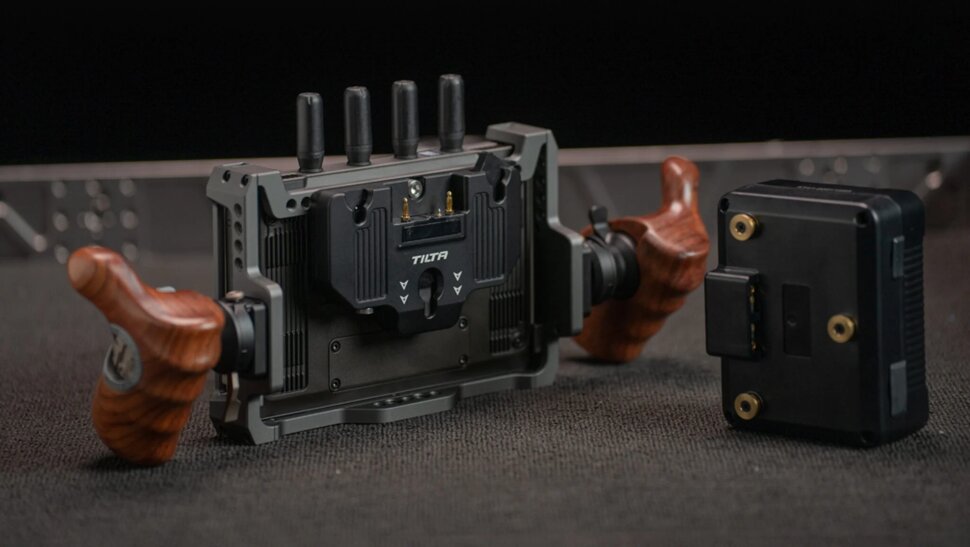 Батарейная площадка Tilta для DJI Remote Monitor (V-Mount) Батарейная площадка Tilta для DJI Remote Monitor (V-Mount)