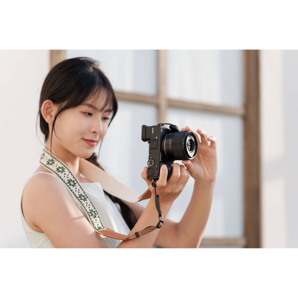 Объектив Viltrox Air AF 35mm F1.7 E-mount Объектив Viltrox Air AF 35mm F1.7 E-mount