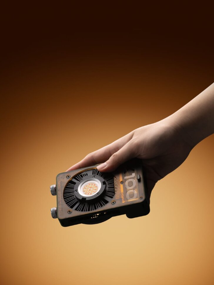 Осветитель Zhiyun MOLUS X100 RGB Осветитель Zhiyun MOLUS X100 RGB