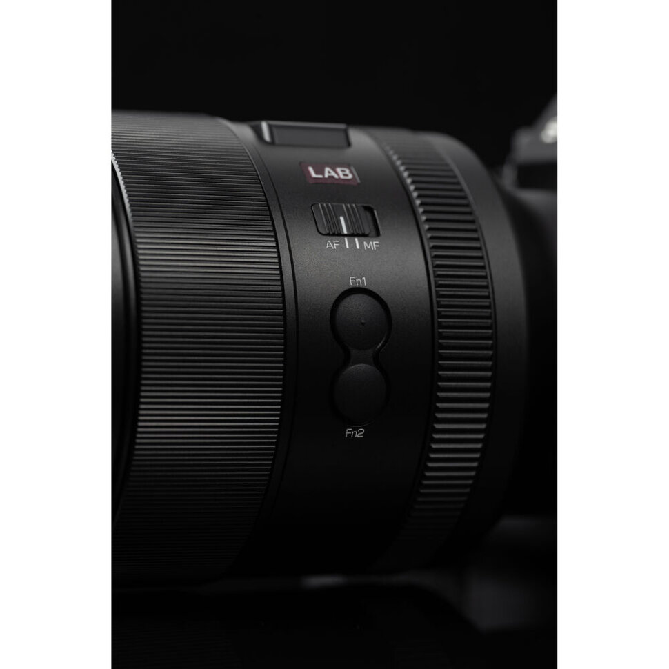 Объектив Viltrox AF 35mm F1.2 LAB FF E-mount Объектив Viltrox AF 35mm F1.2 LAB FF E-mount