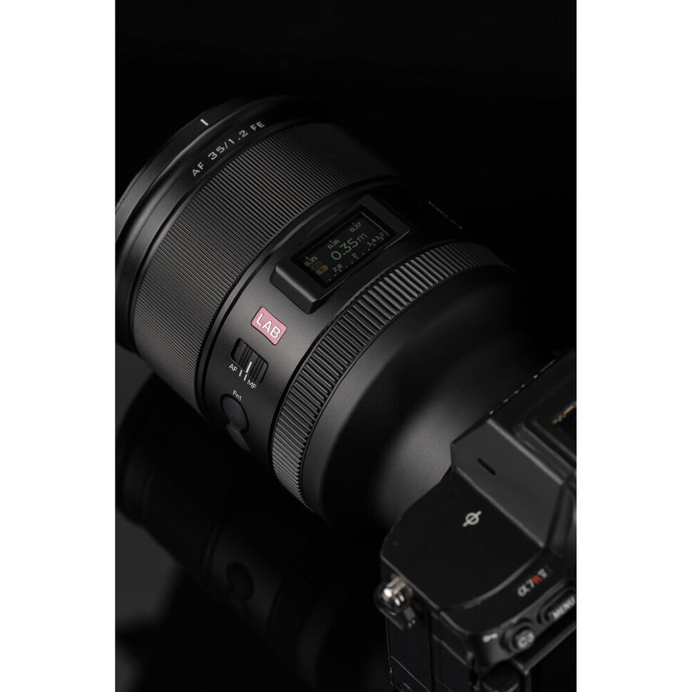 Объектив Viltrox AF 35mm F1.2 LAB FF E-mount Объектив Viltrox AF 35mm F1.2 LAB FF E-mount