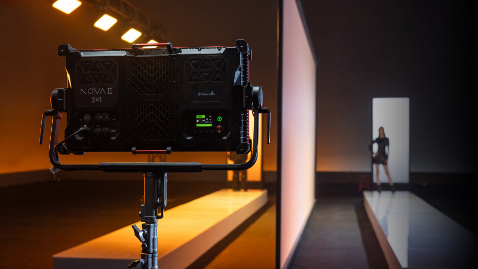 Осветитель Aputure NOVA II 2x1 Осветитель Aputure NOVA II 2x1