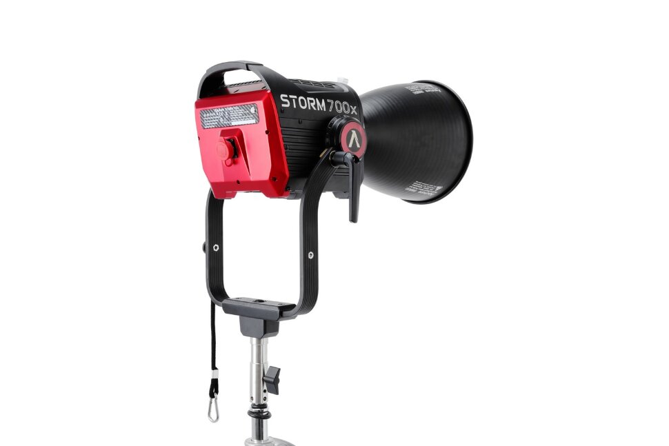 Осветитель Aputure STORM 700x Осветитель Aputure STORM 700x