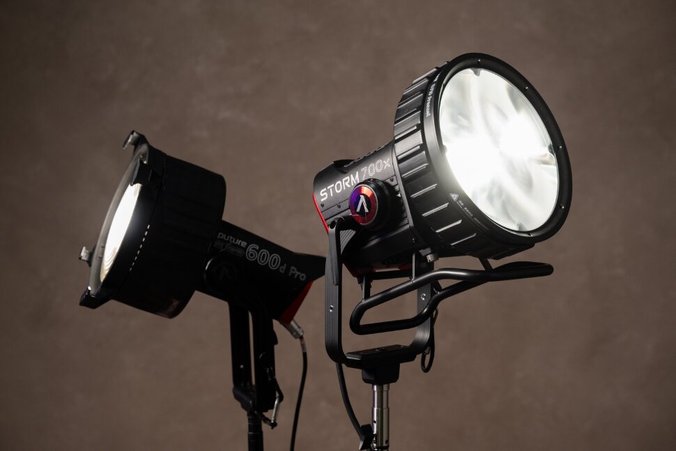 Осветитель Aputure STORM 700x Осветитель Aputure STORM 700x
