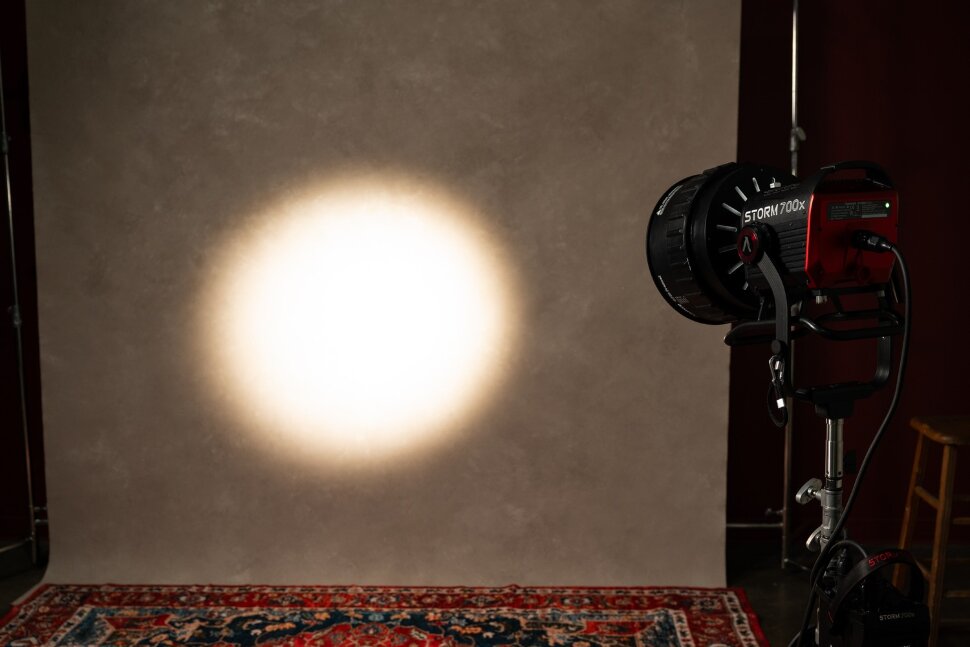 Осветитель Aputure STORM 700x Осветитель Aputure STORM 700x