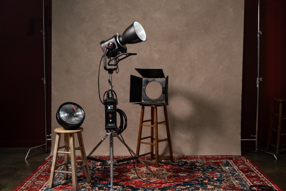 Осветитель Aputure STORM 700x Осветитель Aputure STORM 700x