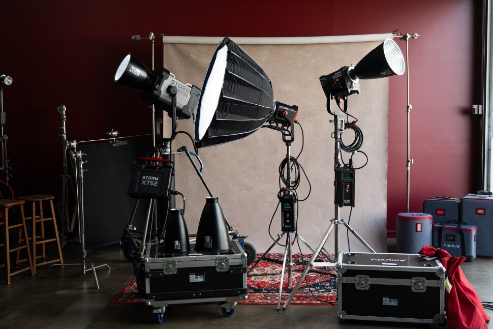 Осветитель Aputure STORM 700x Осветитель Aputure STORM 700x