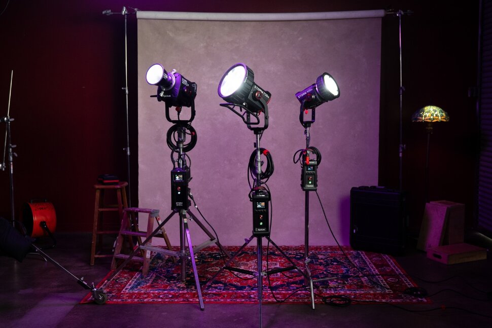 Осветитель Aputure STORM 700x Осветитель Aputure STORM 700x