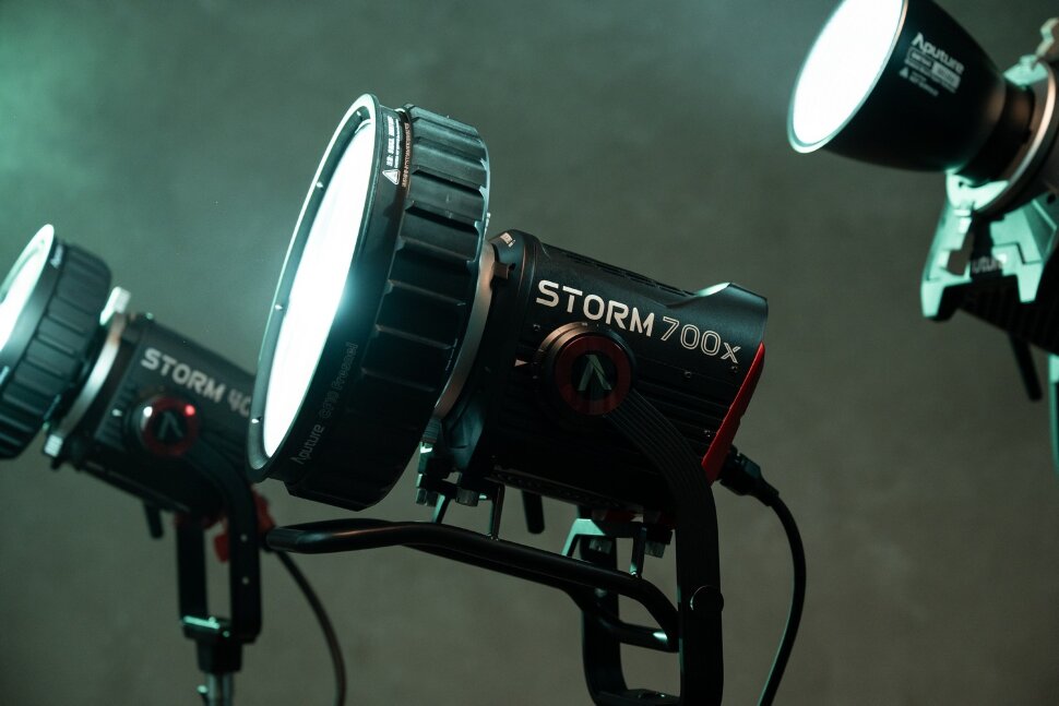 Осветитель Aputure STORM 700x Осветитель Aputure STORM 700x