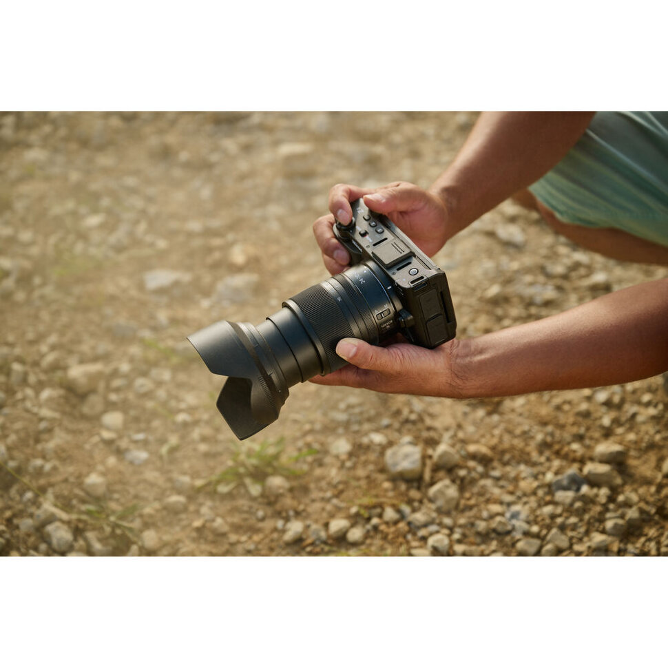 Кинокамера Nikon ZR + NIKKOR Z 24-70mm F/4.0 S Кинокамера Nikon ZR + NIKKOR Z 24-70mm F/4.0 S