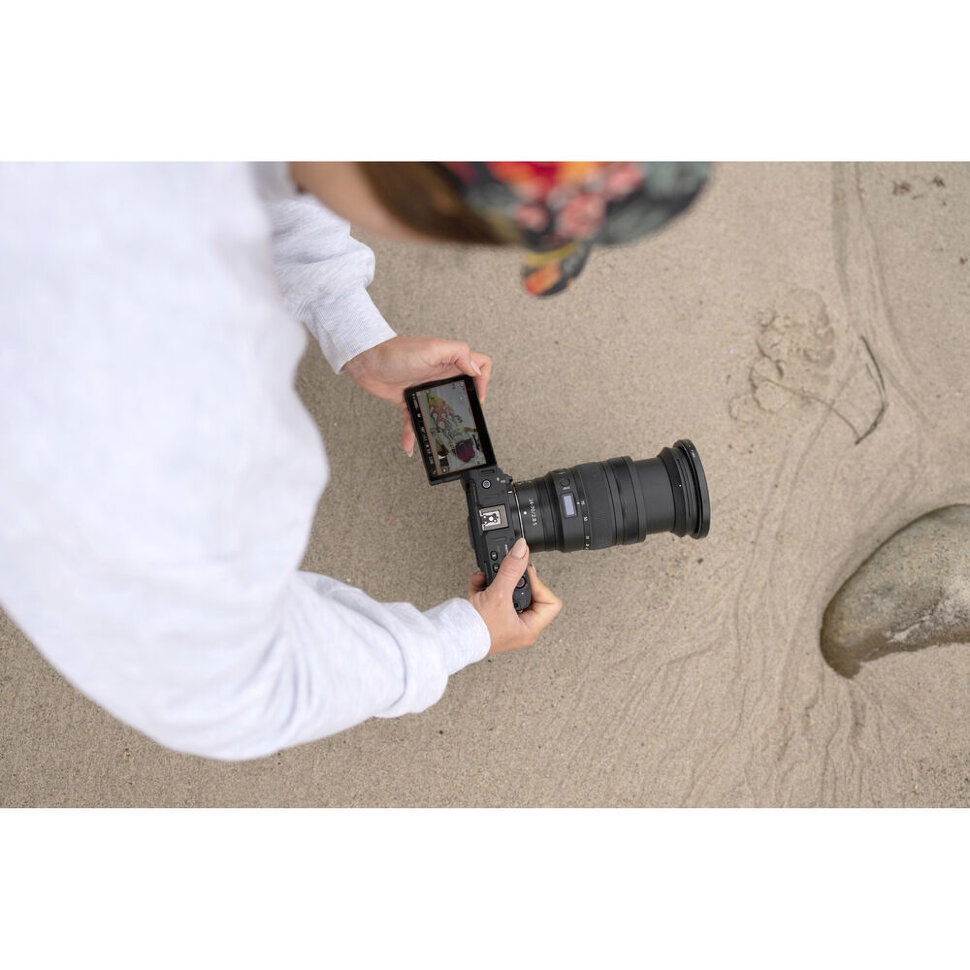 Кинокамера Nikon ZR + NIKKOR Z 24-70mm F/4.0 S Кинокамера Nikon ZR + NIKKOR Z 24-70mm F/4.0 S