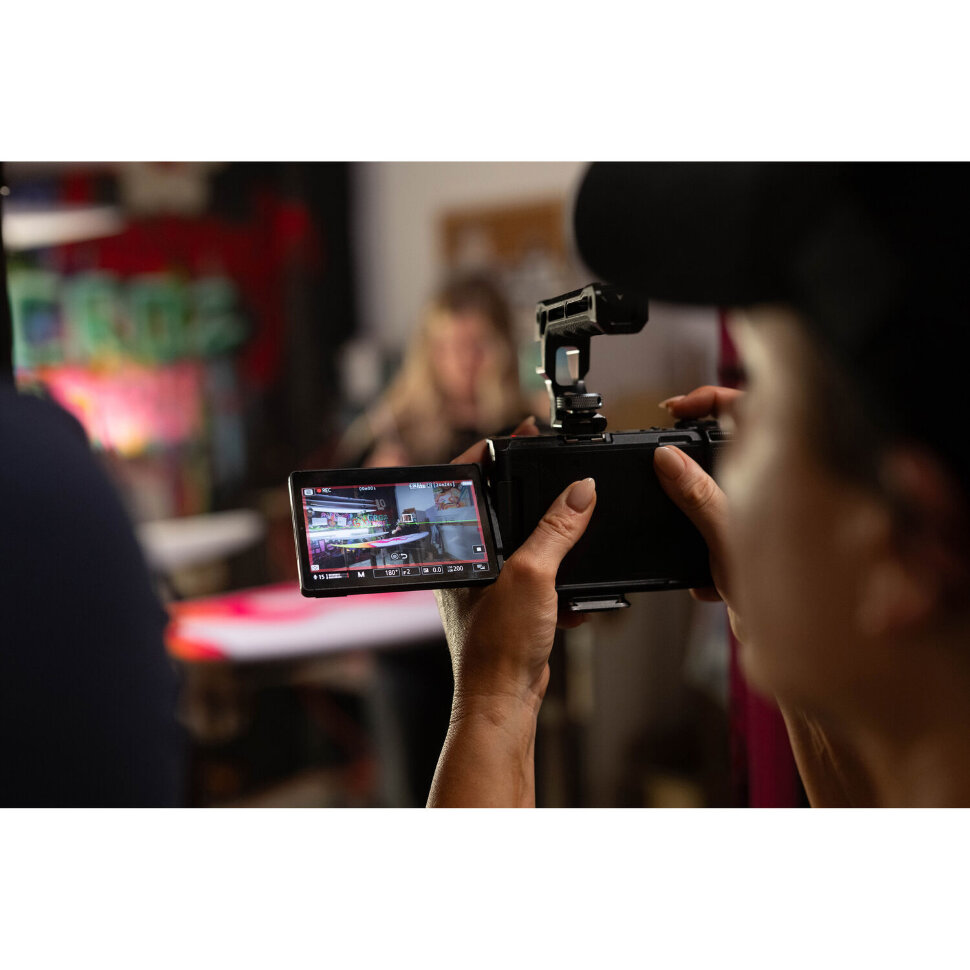 Кинокамера Nikon ZR + NIKKOR Z 24-70mm F/4.0 S Кинокамера Nikon ZR + NIKKOR Z 24-70mm F/4.0 S