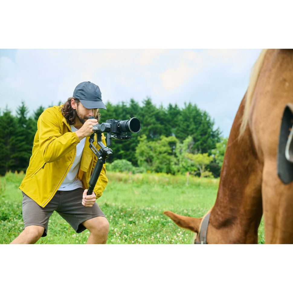 Кинокамера Nikon ZR + NIKKOR Z 24-70mm F/4.0 S Кинокамера Nikon ZR + NIKKOR Z 24-70mm F/4.0 S