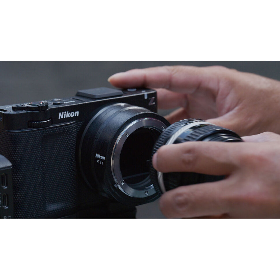 Кинокамера Nikon ZR + NIKKOR Z 24-70mm F/4.0 S Кинокамера Nikon ZR + NIKKOR Z 24-70mm F/4.0 S