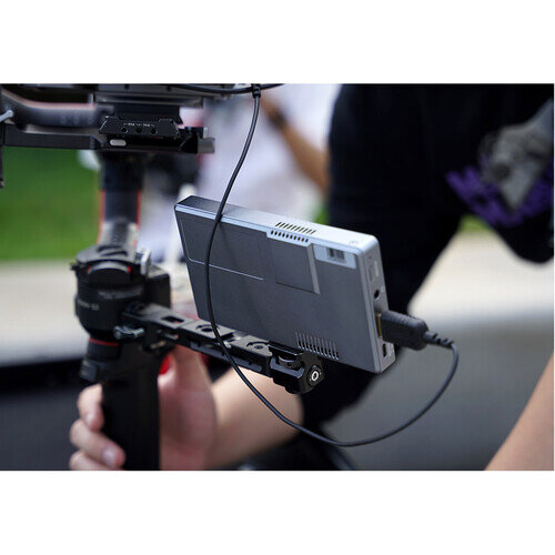 Операторский монитор Feelworld P6XL со встроенным аккумулятором Операторский монитор Feelworld P6XL со встроенным аккумулятором